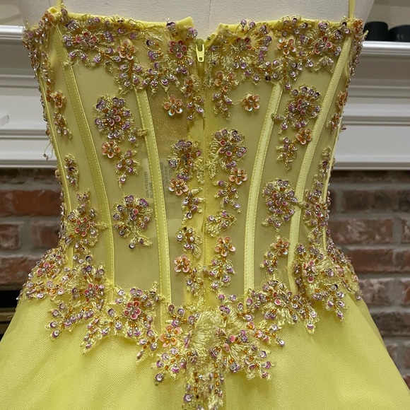 Mon Cherie yellow sequined prom homecoming bridesmaid dress / 4 / EUC (Like new) - Picture 17 of 17